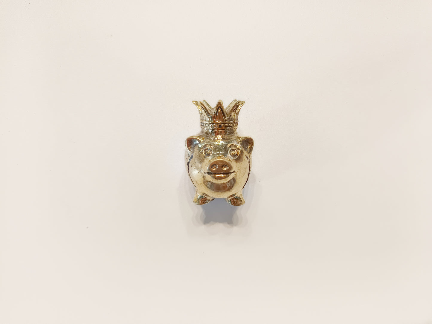 King pig brass figurine, antique brass crowned pig miniature.