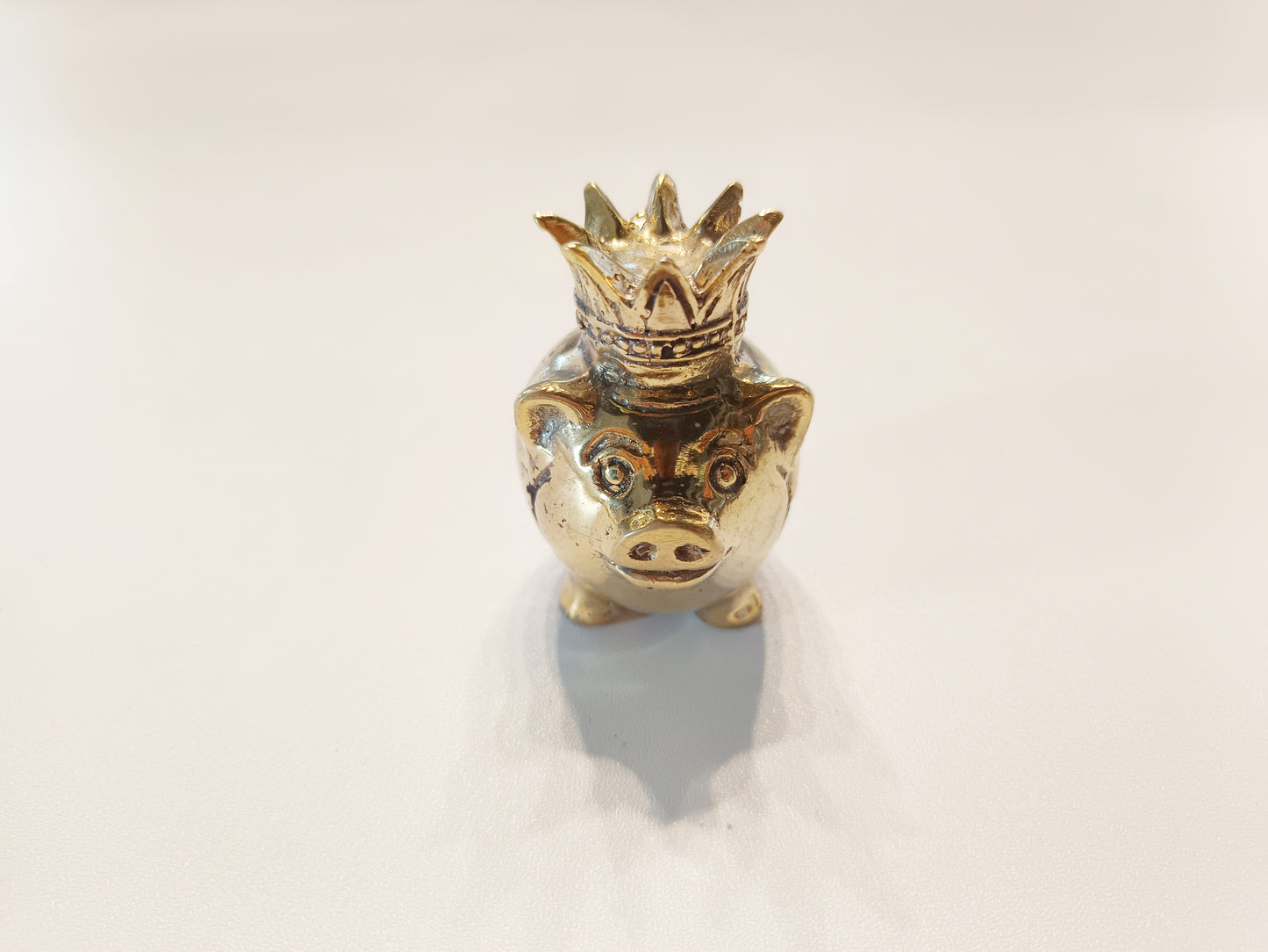 King pig brass figurine, antique brass crowned pig miniature.