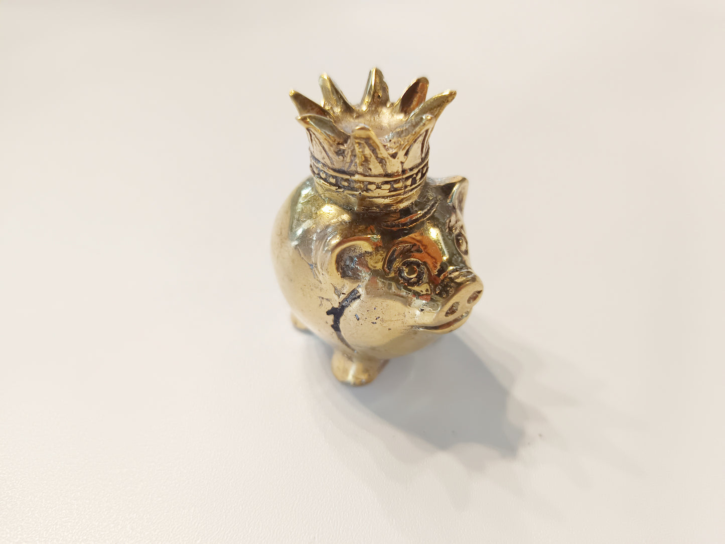 King pig brass figurine, antique brass crowned pig miniature.